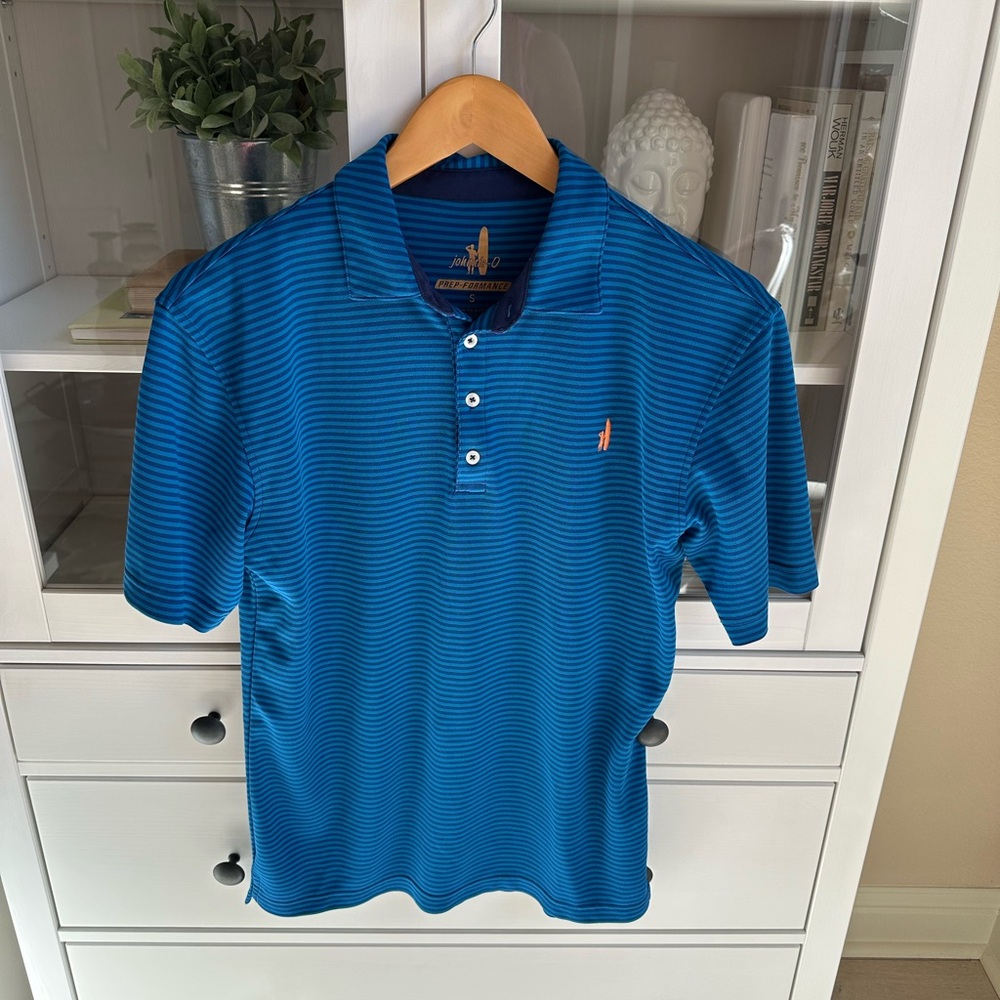Johnnie-O Men’s size Small Blue and Navy Striped Polo